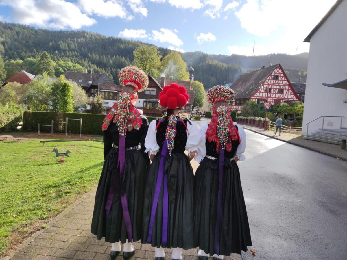Schwarzwaldmadel Lägenhet Hausach Exteriör bild